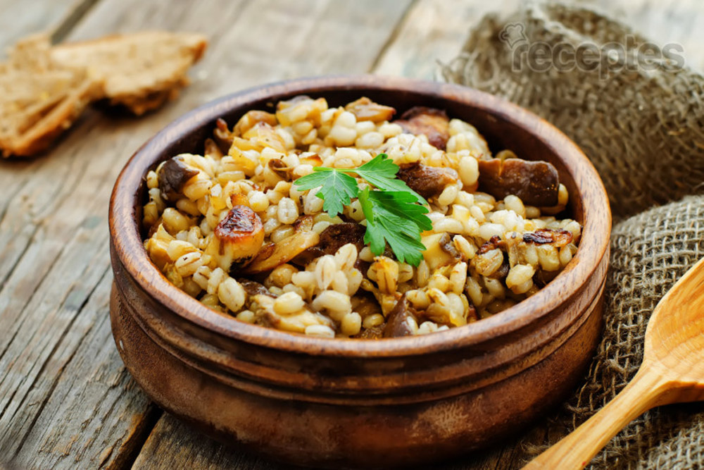 Перловая каша с беконом и луком