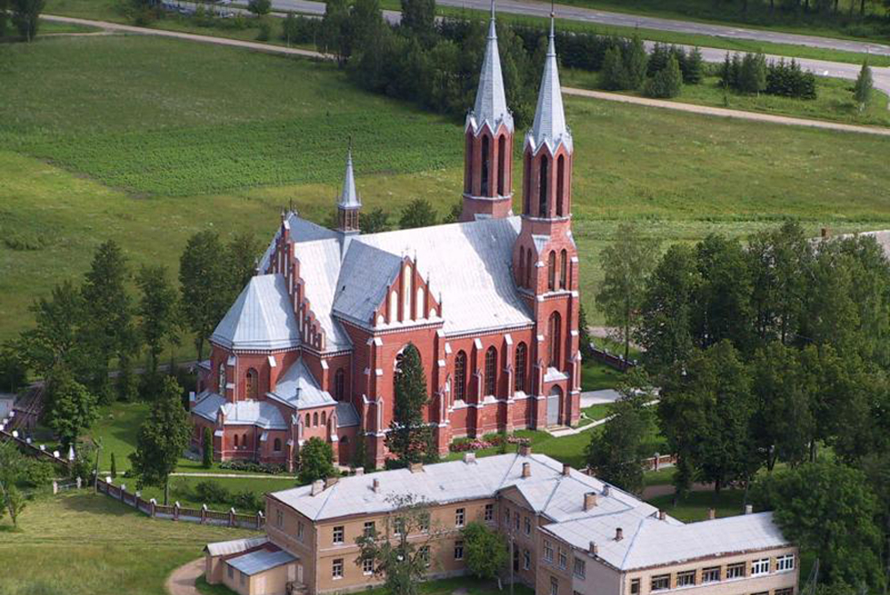 Ликсненская церковь Святого Сердца (Līksnas Vissvētās Jēzus Sirds katoļu baznīca) 