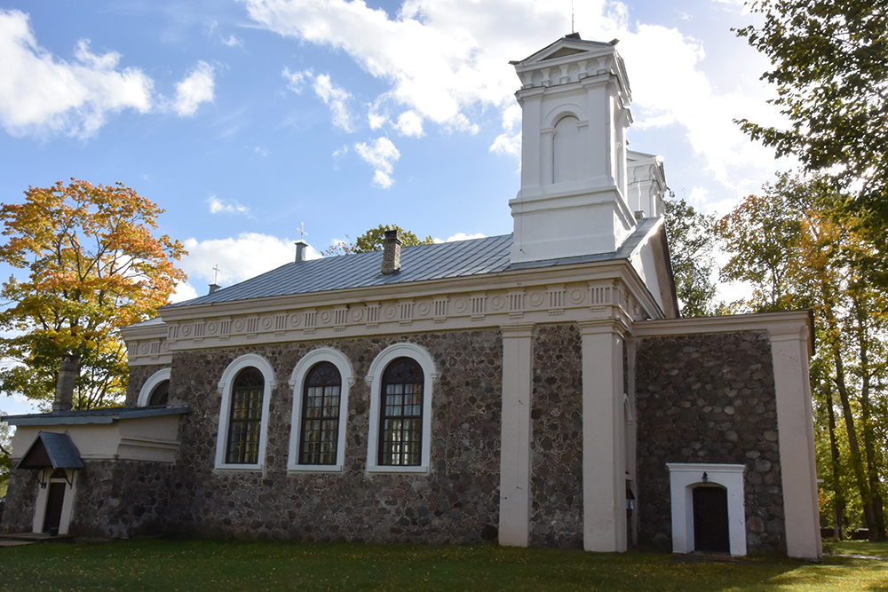 Благовещенский храм в Пушмуцове